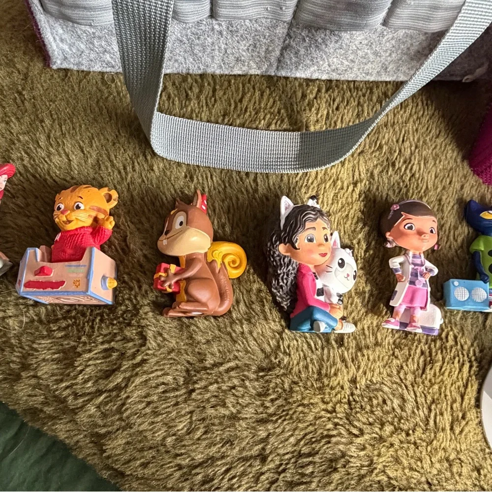 Tonies Storyteller with Purple / Gray Storage Tote and Characters - Picture 2 of 3